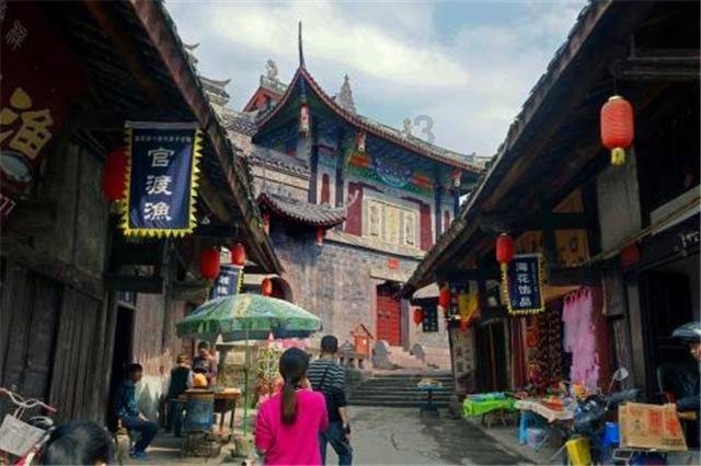 古墓挖出18岁“纺织女孩”,关节生出绿色小花,尸检让人脊背生凉